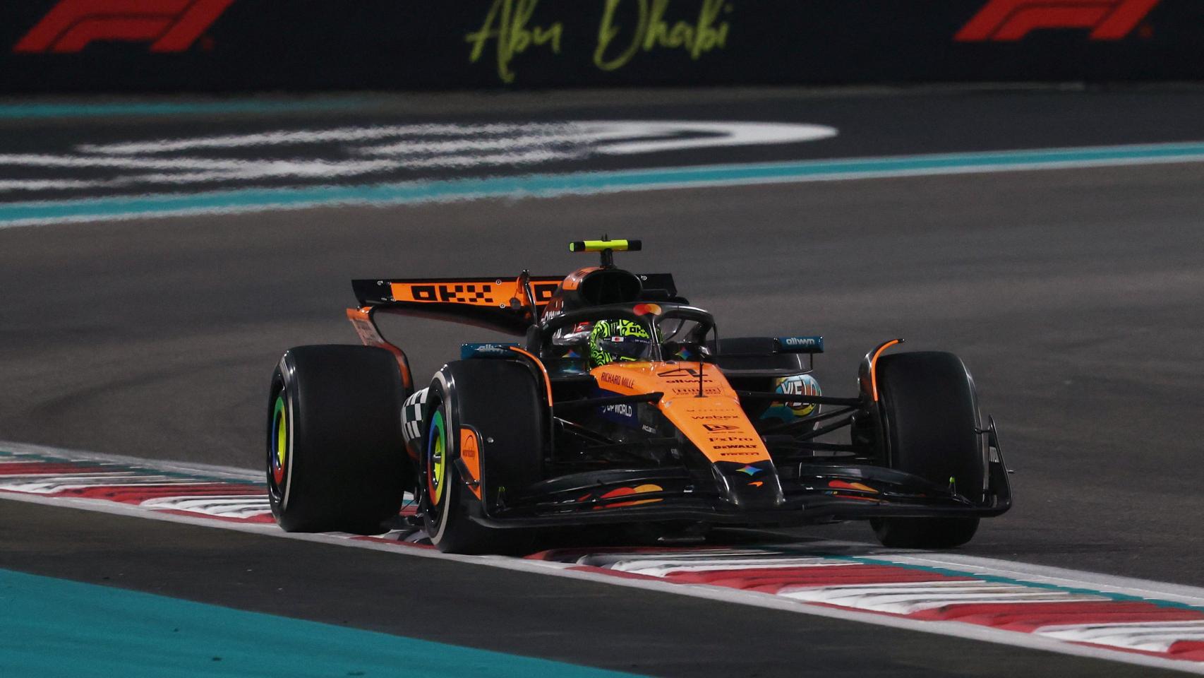 Lando Norris rueda en su McLaren durante el GP de Abu Dabi.