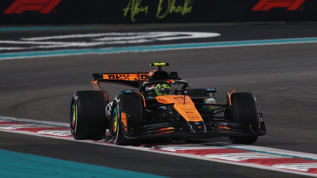 Lando Norris rueda en su McLaren durante el GP de Abu Dabi.