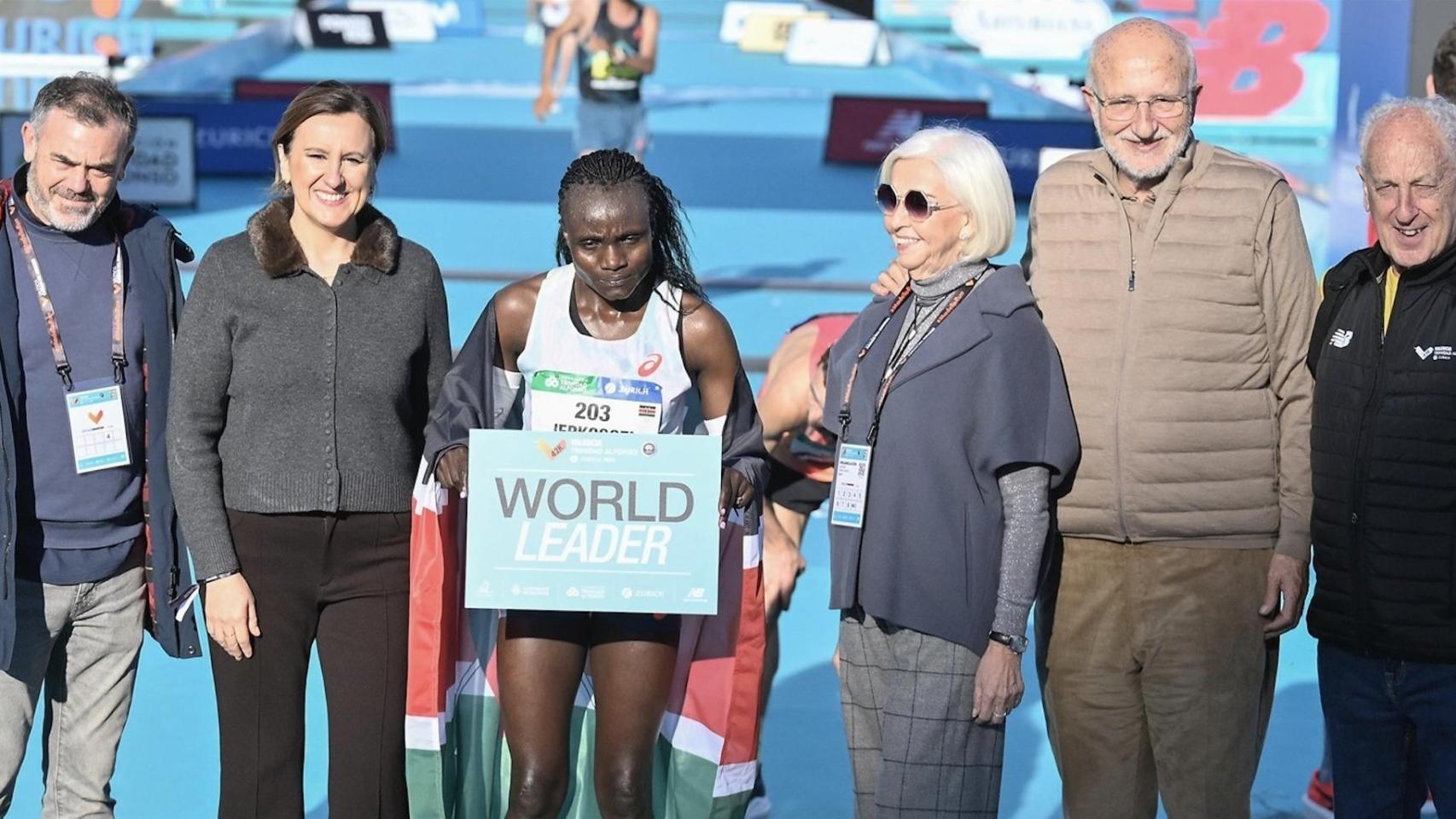 A la izquierda, el vicepresidente segundo del Gobierno valenciano, José Díez. EE