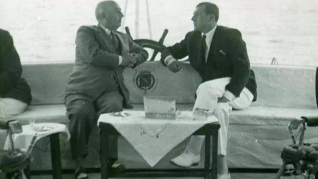 Franco y Don Juan en el yate 'Azor' el 25 de agosto de 1948 en aguas del Golfo de Vizcaya.