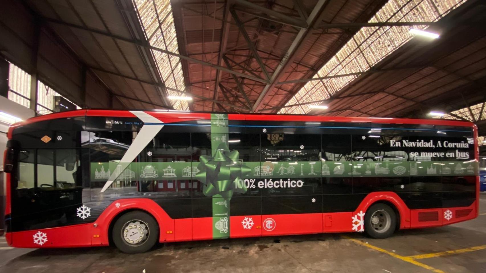 Un autobús navideño recorre A Coruña