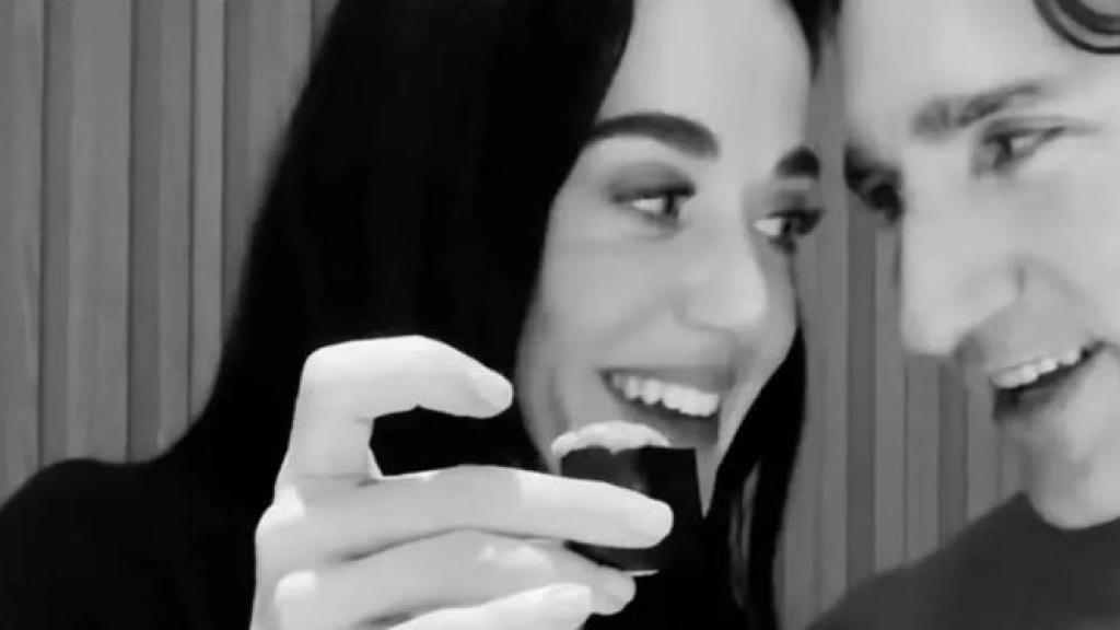 Katy Perry and Justin Trudeau, on social networks.