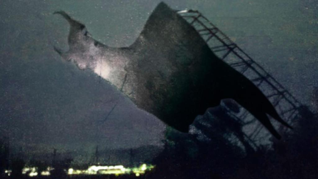 El último toro de Osborne del País Vasco, derribado por la organización juvenil 'abertzale' Ernai