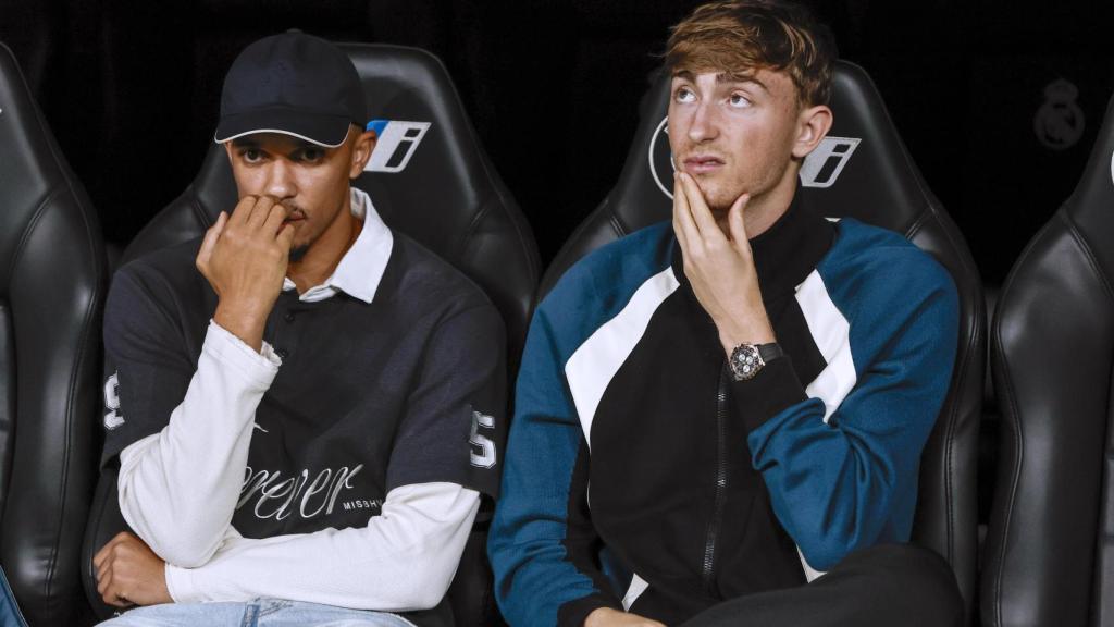 Trent y Huijsen, en el banquillo del Real Madrid