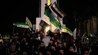 Syria, one year after Assad: unprecedented progress, a country still fractured and a transition in unstable balance