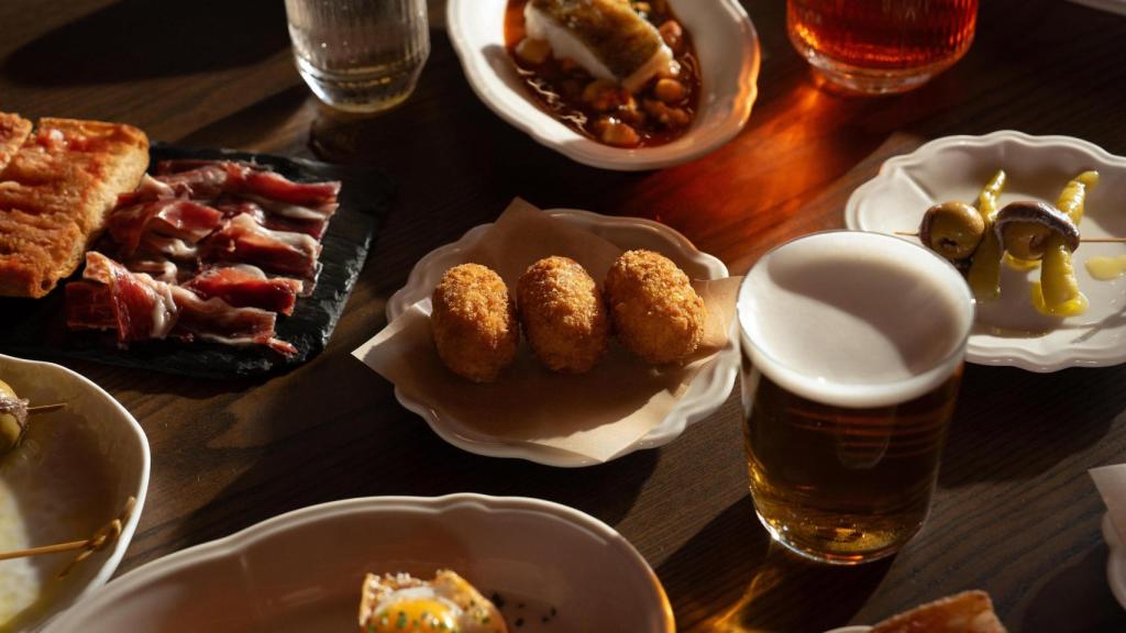 El picoteo de 1925 Vermutería.