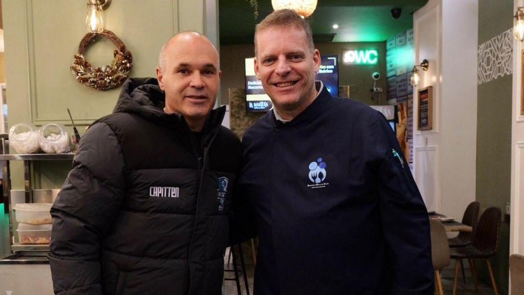 Andrés Iniesta en el restaurante La Marteña de Albacete.