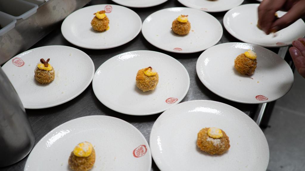 Aperitivo de Carlo D'Anna y Adele Crispino, en Mamma Pazzo. EE