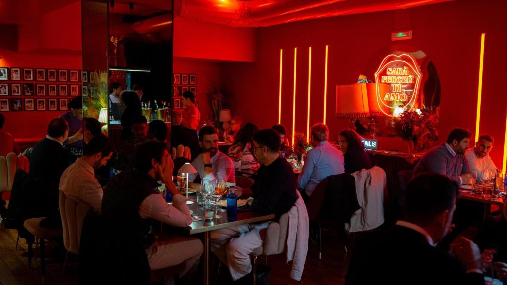 Aperitivo de Carlo D'Anna y Adele Crispino, en Mamma Pazzo. EE