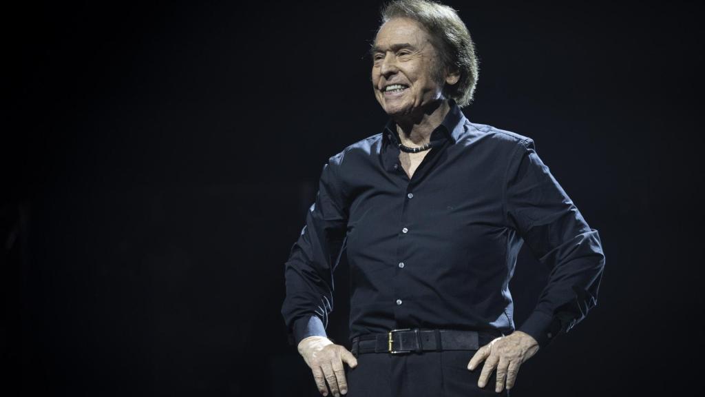 Raphael durante el concierto de este domingo, 7 de diciembre, en Madrid.