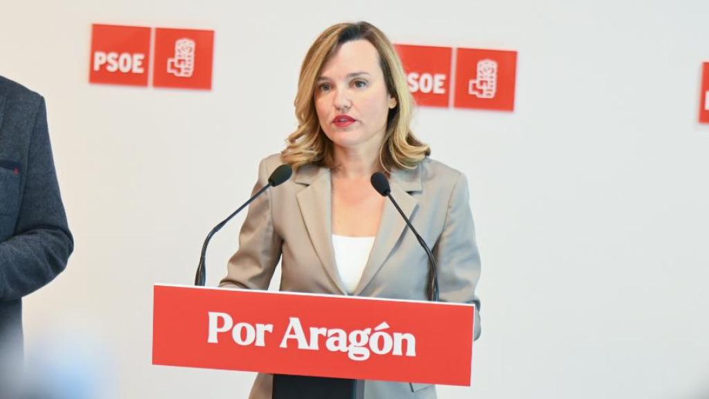 Pilar Alegría y Fernando Sabés este lunes.