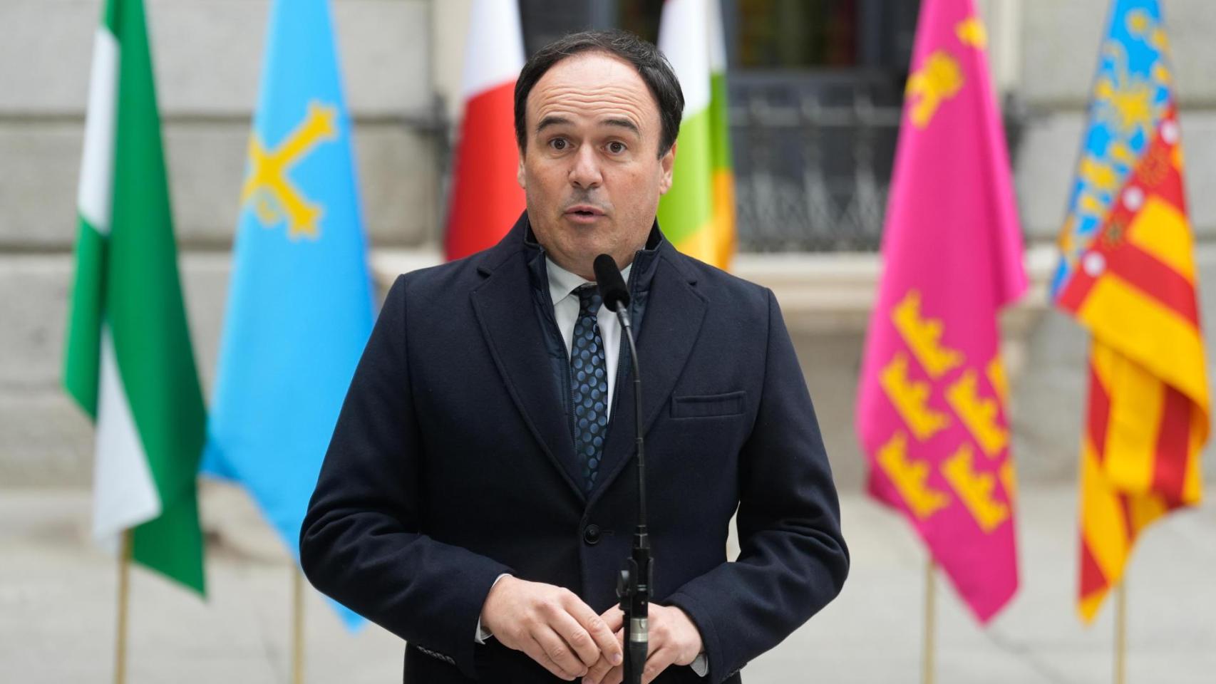 Juanfran Pérez Llorca, durante su intervención en el Día de la Constitución Española. Efe / Borja Sánchez-Trillo