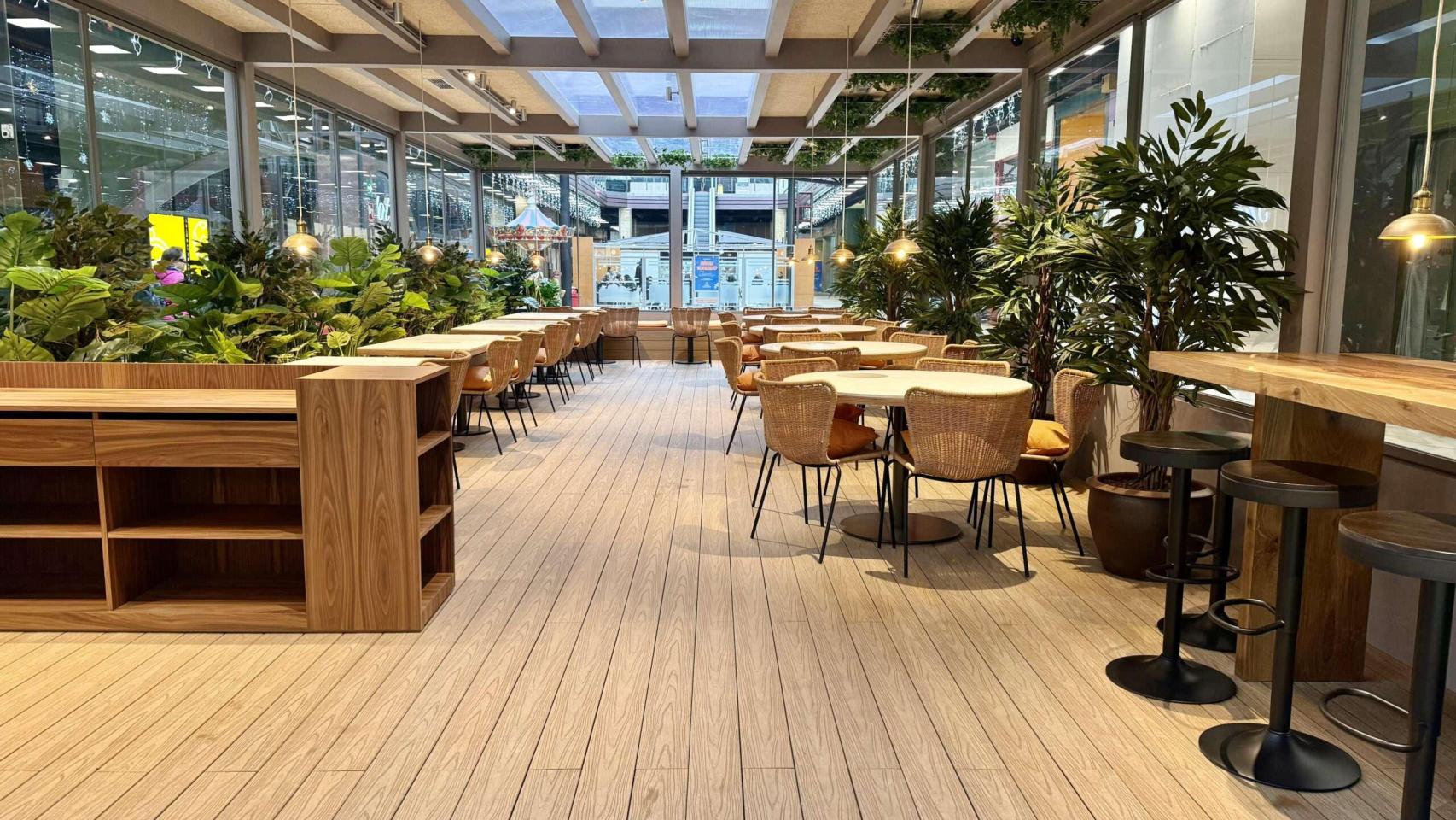 Abre en Santiago 'El Dieciocho', un mercado gastronómico con una tasca y tres restaurantes