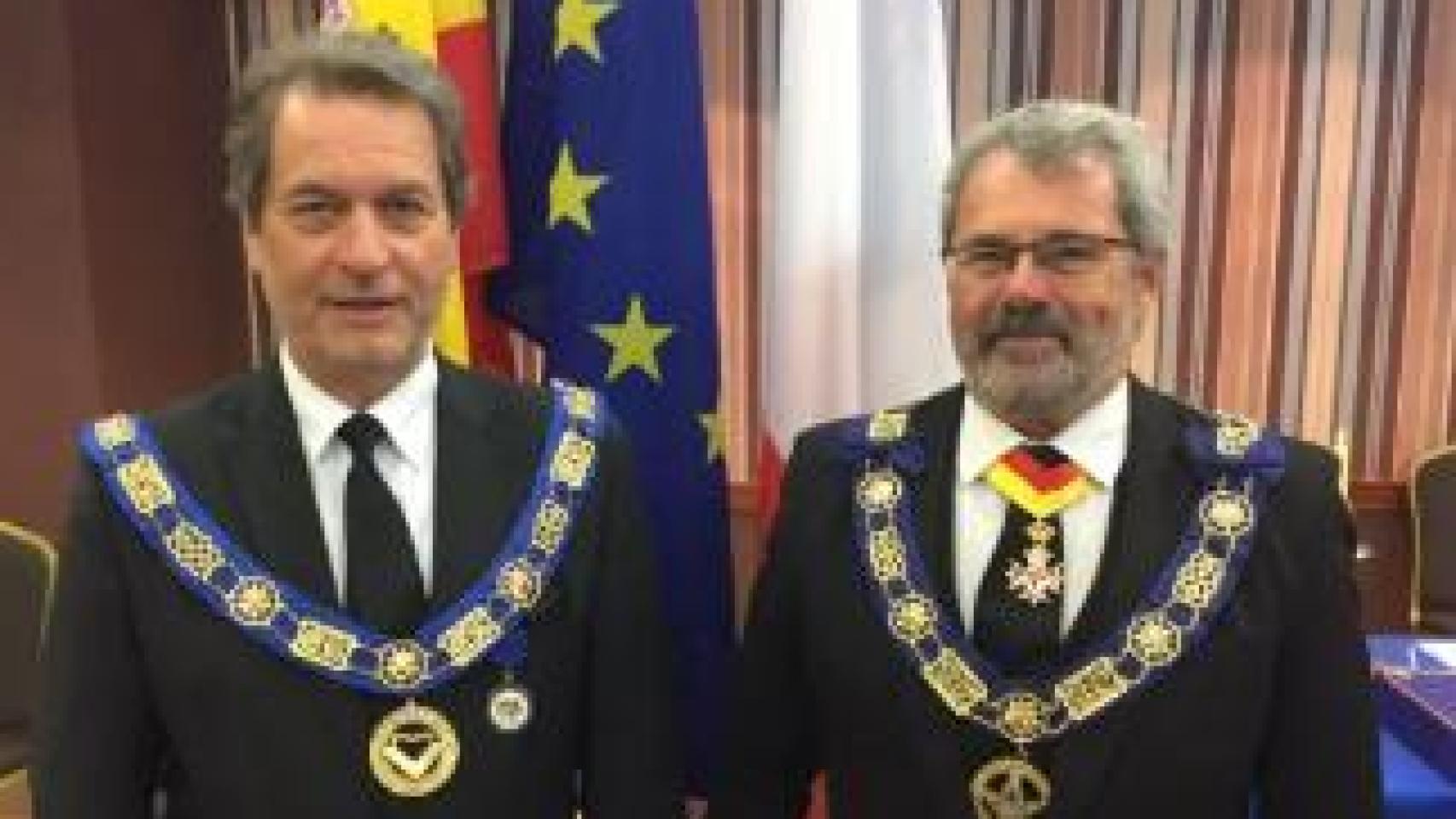 Los masones Adolfo Zabala (d.) y Alain Savoie (i.).