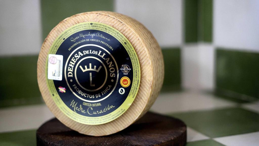 Queso Dehesa de los Llanos semicurado.