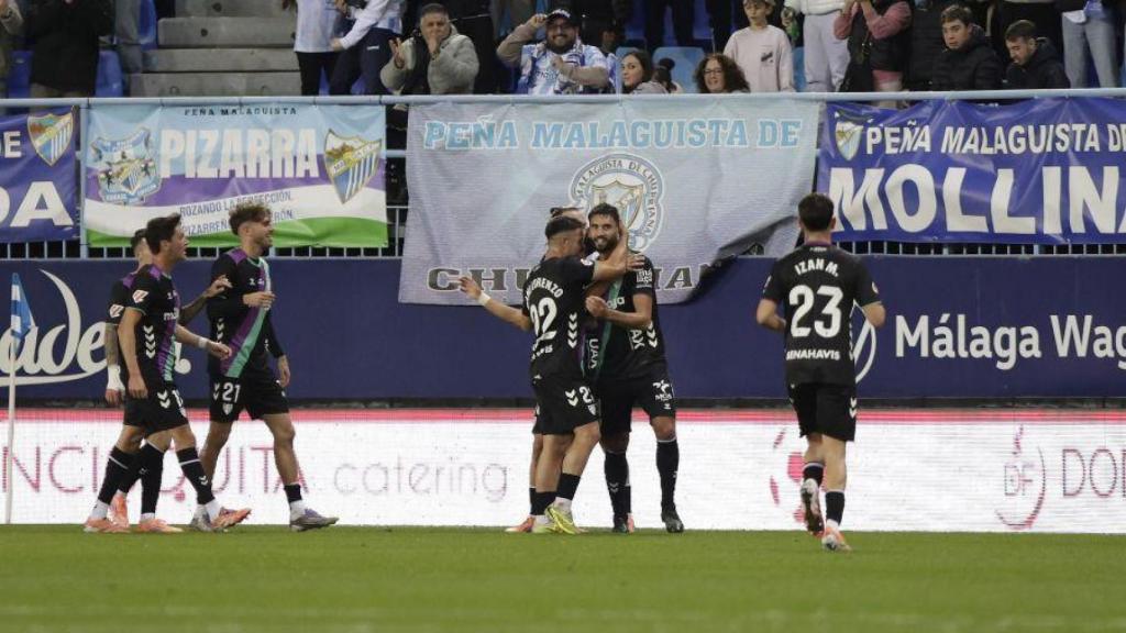 Los jugadores del Málaga CF celebran el gol de Einar contra el Real Zaragoza