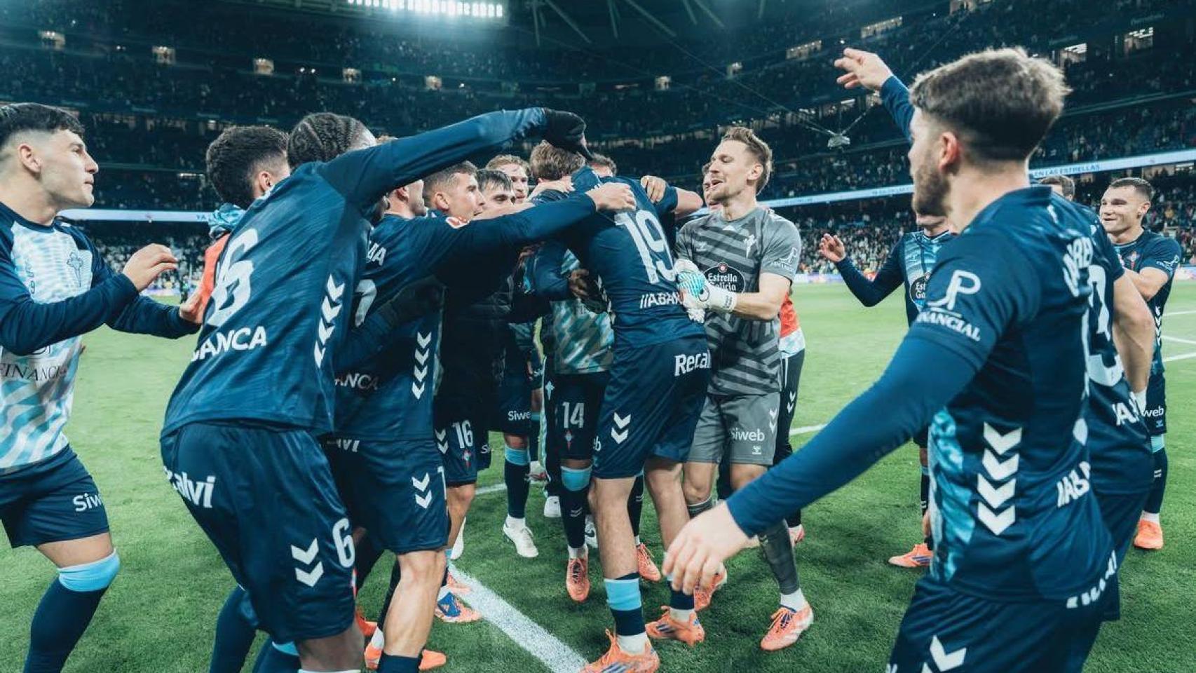 El Celta celebra su victoria en el Bernabèu.