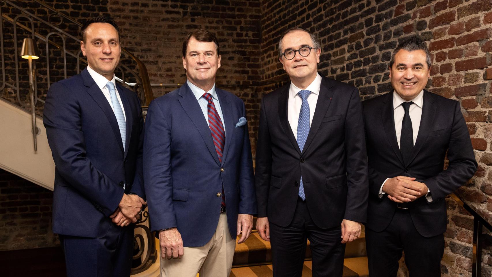 De izquierda a derecha; Jim Baumbick y Jim Farley junto a François Provost y Josep María Recasens