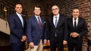 De izquierda a derecha; Jim Baumbick y Jim Farley junto a François Provost y Josep María Recasens