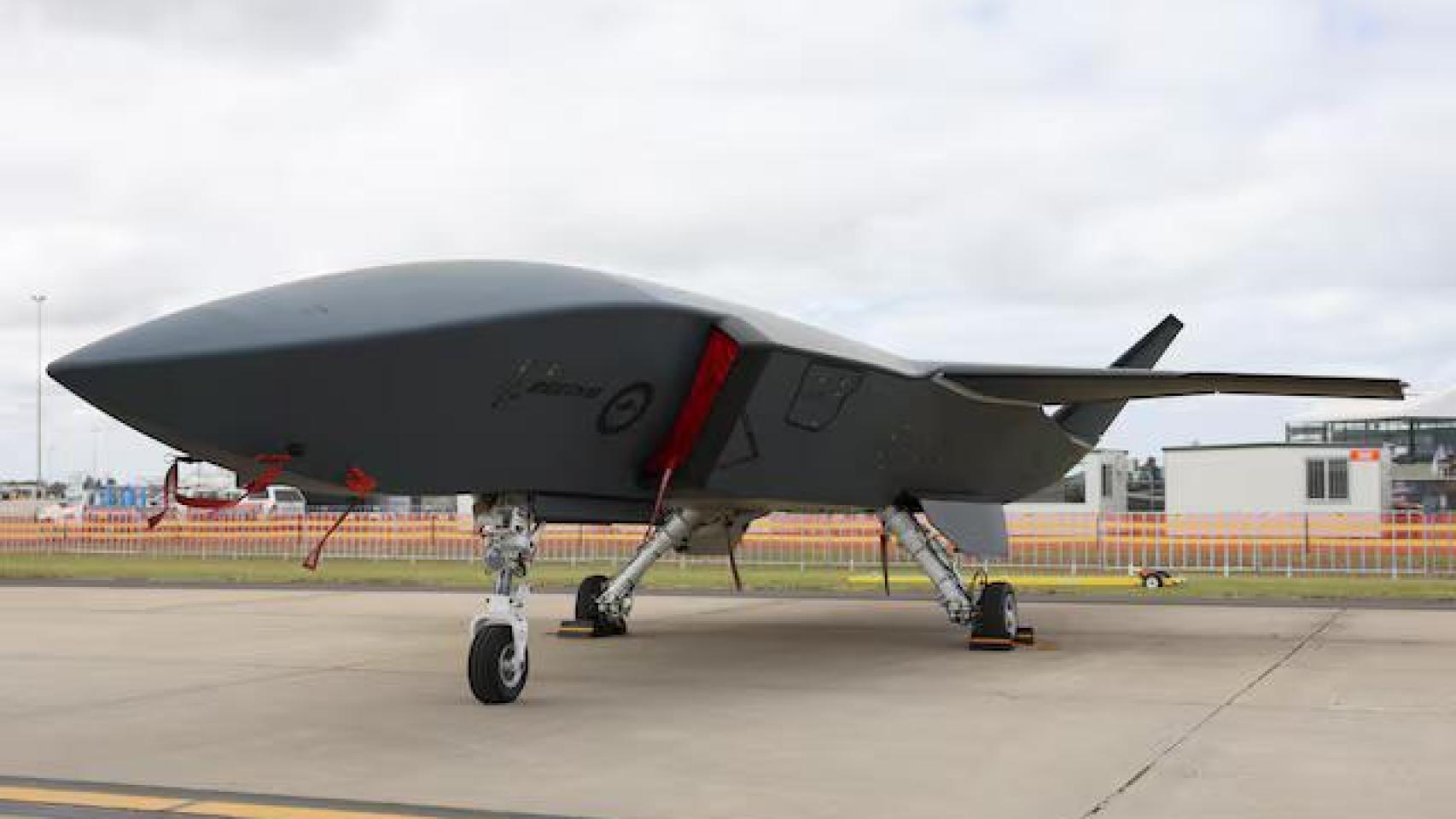 Un Boeing MQ-28 Ghost Bat se exhibe durante el Salón Aeronáutico Internacional de Australia en Avalon, Australia, el 26 de marzo de 2025.