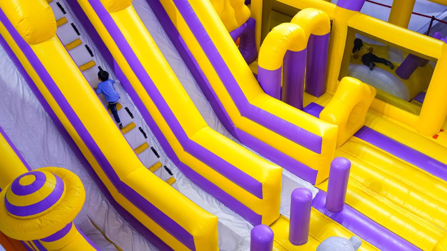 Imagen de archivo de un parque de hinchables