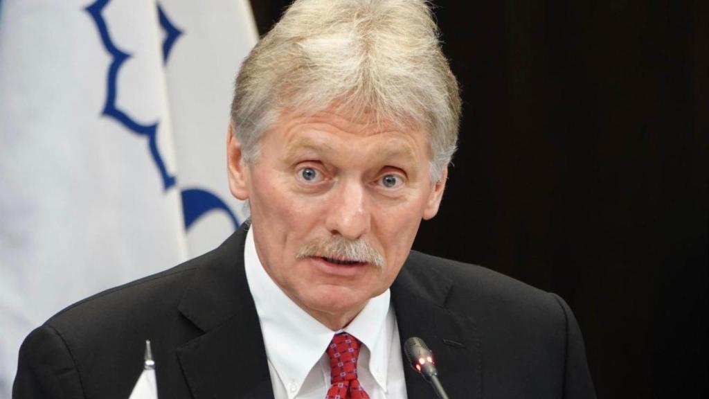 El portavoz del Kremlin, Dimitri Peskov, durante una rueda de prensa en San Petersburgo (archivo).