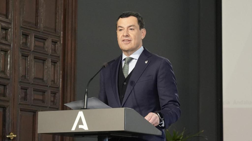 El presidente de la Junta, Juanma Moreno, este martes en el palacio de San Telmo de Sevilla.