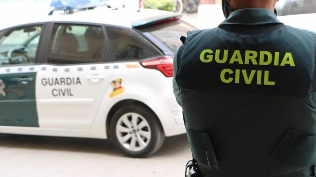 Guardia Civil de espaldas