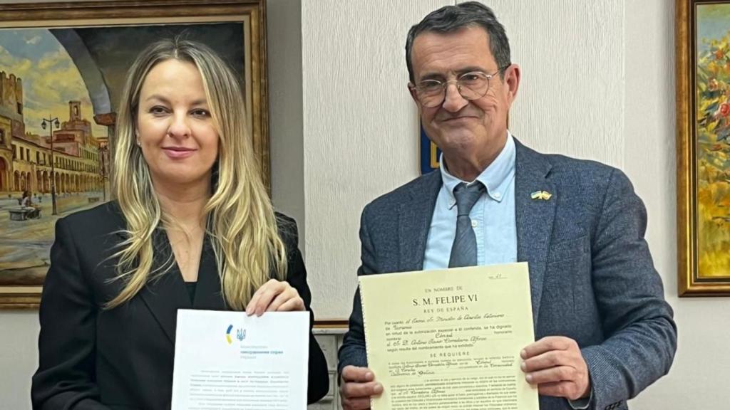 Antonio Corredoira toma posesión como Cónsul Honorario de Ucrania en Galicia en un acto junto a la embajadora Yuliia Sokolovska.