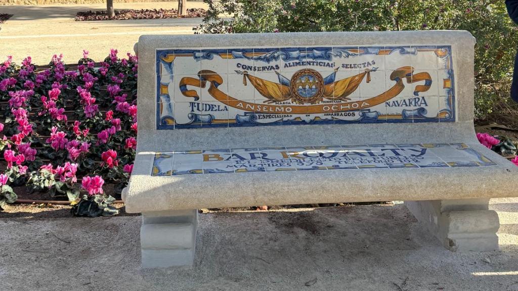 Míticos bancos de azulejo.