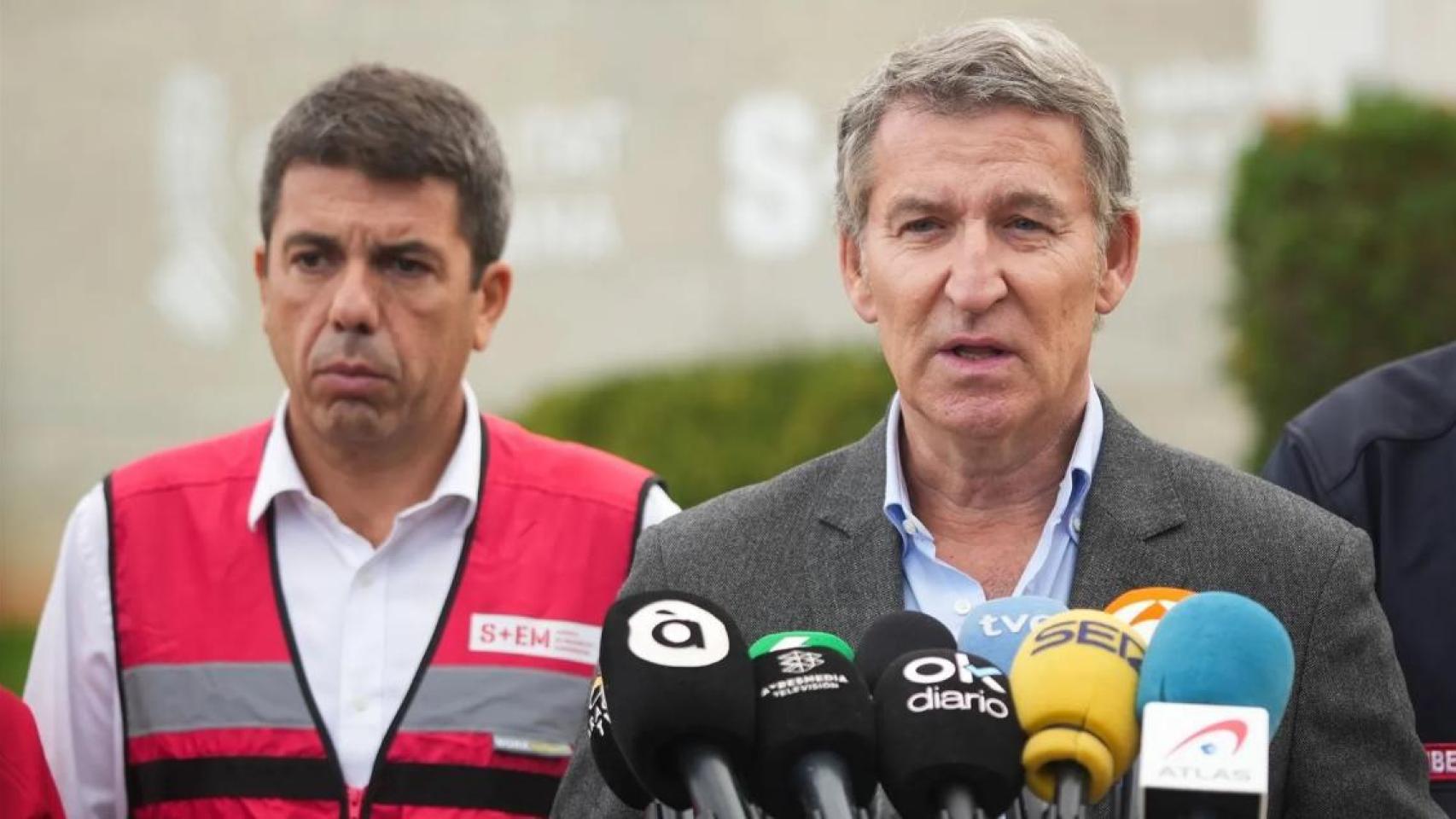 Mazón y Feijóo tras la visita al Cecopi el 31 de octubre de 2024. Jorge Gil / EP