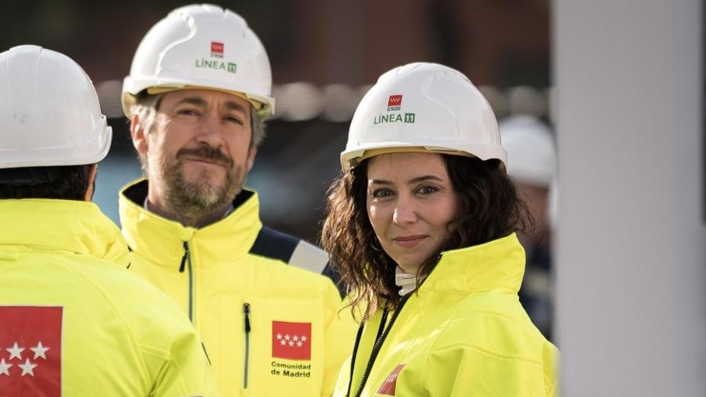 La presidenta de la Comunidad de Madrid, Isabel Díaz Ayuso, asiste este martes al inicio del montaje de la tuneladora Mayrit.