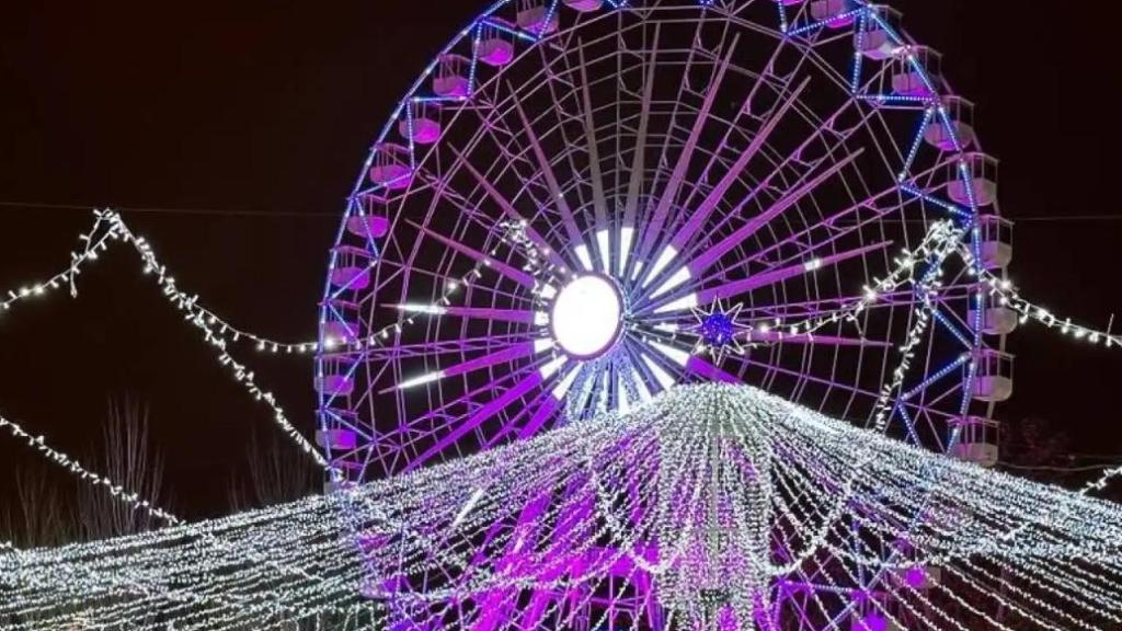 Imagen de archivo de una noria de Navidad en Madrid.