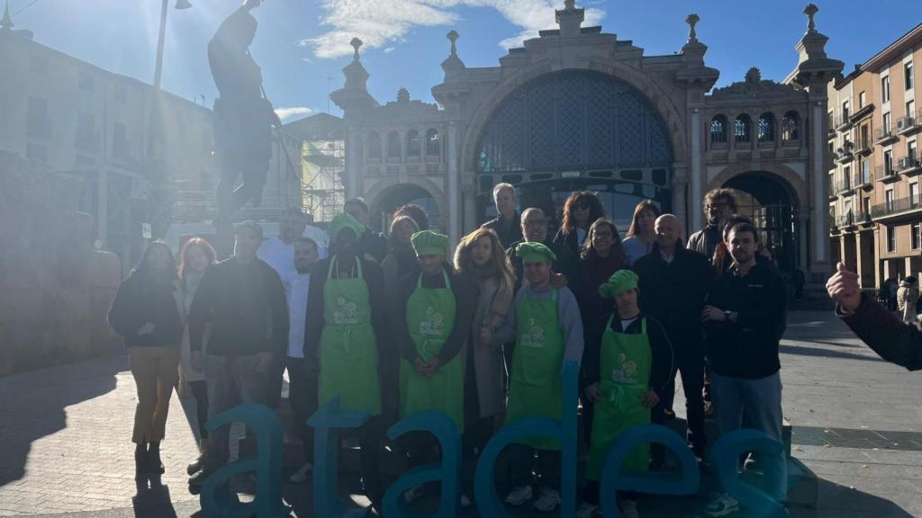 Presentación de la X gala de Inclucina en Murallas, frente al Mercado Central de Zaragoza.