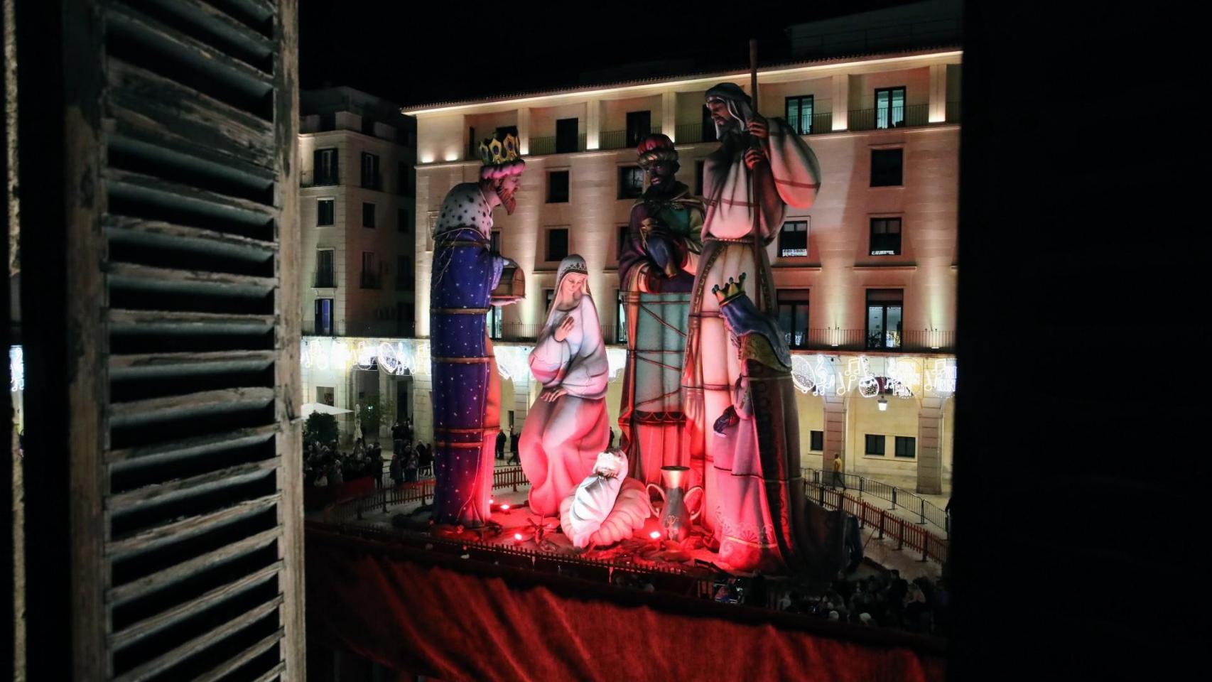 El Belén Gigante de Alicante desde el balcón del Ayuntamiento.