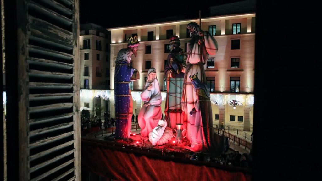 El Belén Gigante de Alicante desde el balcón del Ayuntamiento.