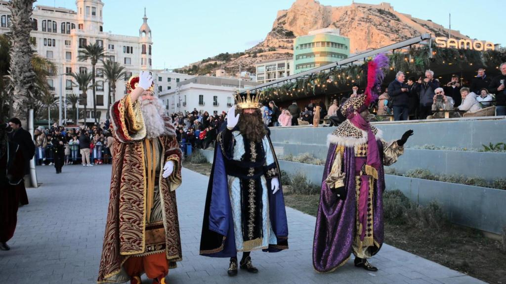Los Reyes Magos en la Explanada del Puerto de Alicante.