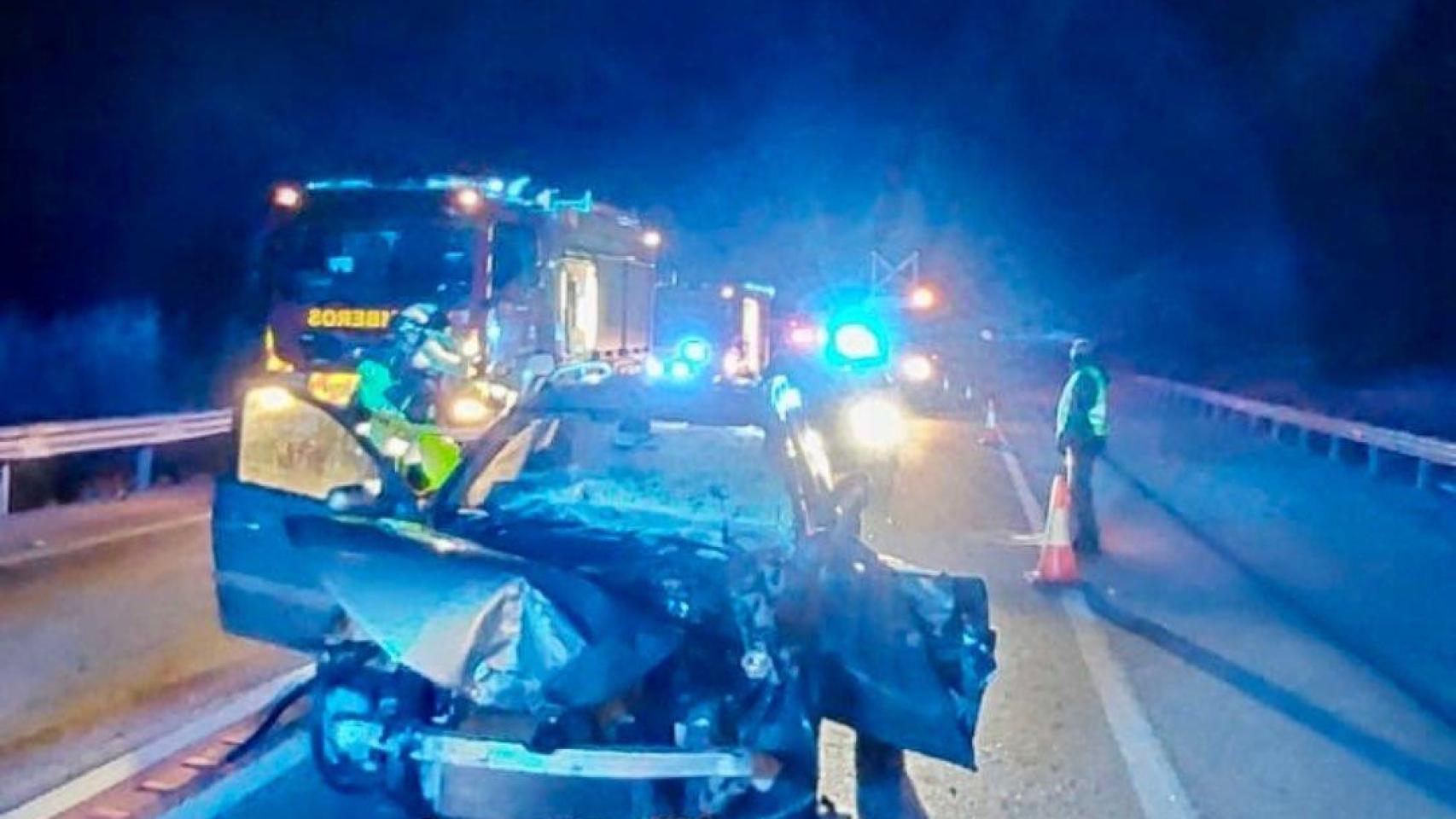 Un evacuado a un hospital tras el accidente de un vehículo en la A-355 en Coín