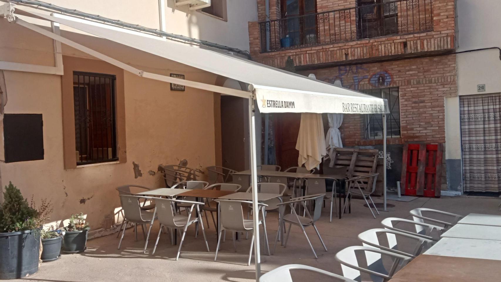 Terraza restaurante El Salón, en Riodeva