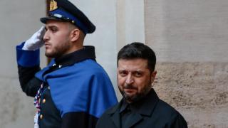 Volodímir Zelenski, en el Palacio Chigi antes de reunirse con la primera ministra italiana, Giorgia Meloni.