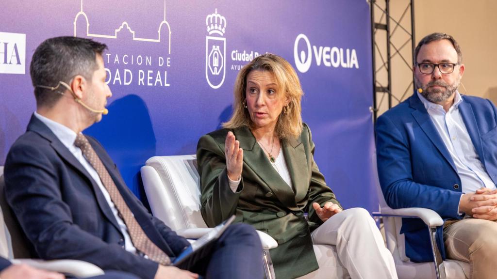 La alcaldesa de Almadén y el primer edil de Tomelloso (derecha).