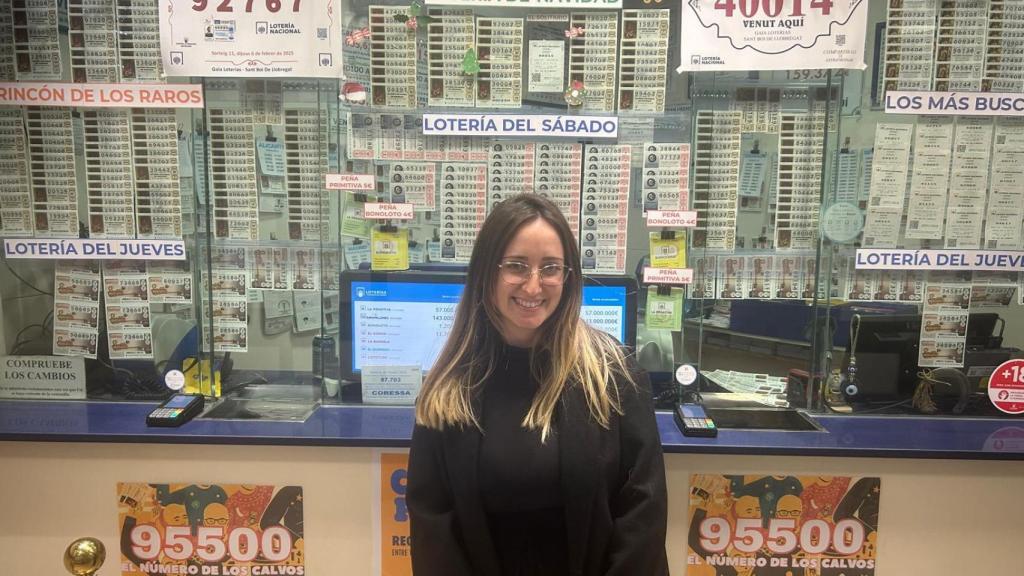 Imagen de Miriam Jiménez en su administración de lotería.