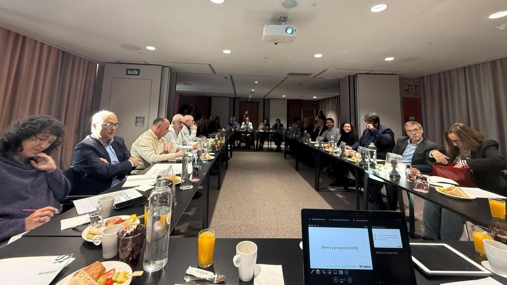 Un momento durante el desayuno de SIGNUS junto a los medios de comunicación.