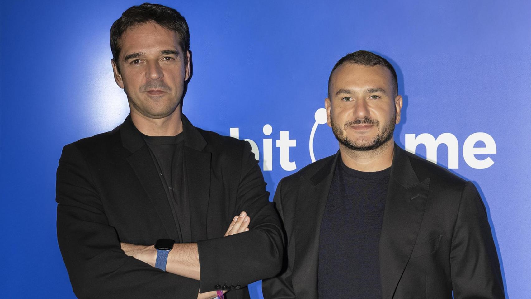A la izquierda Pablo Campos, nuevo COO, y a la derecha Andrei Manuel, cofundador y ahora co-CEO de Bit2Me.