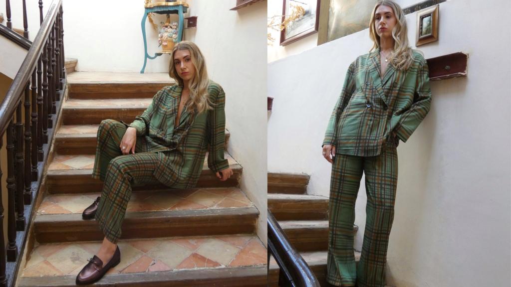 Modelo con un calzado de la marca Balambae.