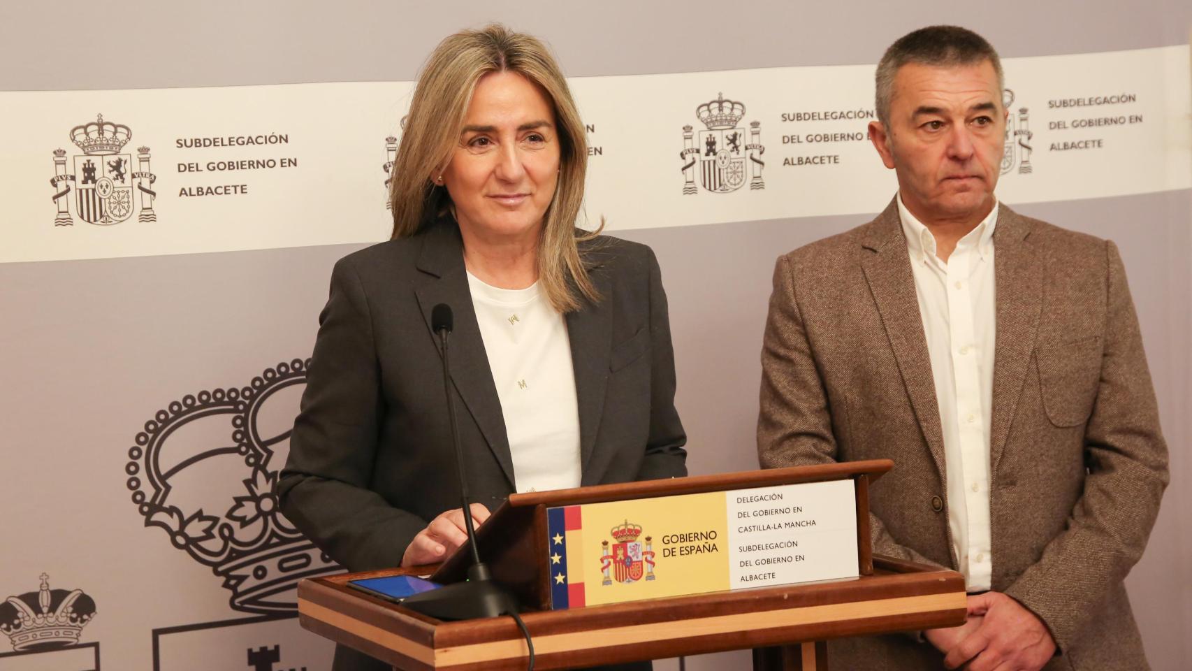 Milagros Tolón, delegada del Gobierno en Castilla-La Mancha, junto a Miguel Juan Espinosa, subdelegado en Albacete.