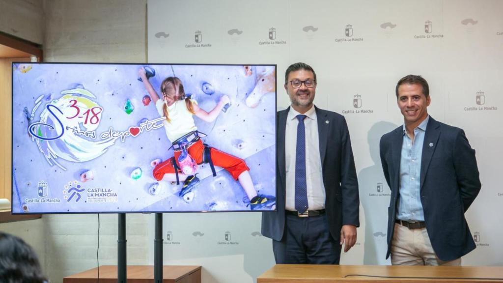 El consejero de Educación, Cultura y Deportes, Amador Pastor, y el director general de Juventud y Deportes, Carlos Alberto Yuste.