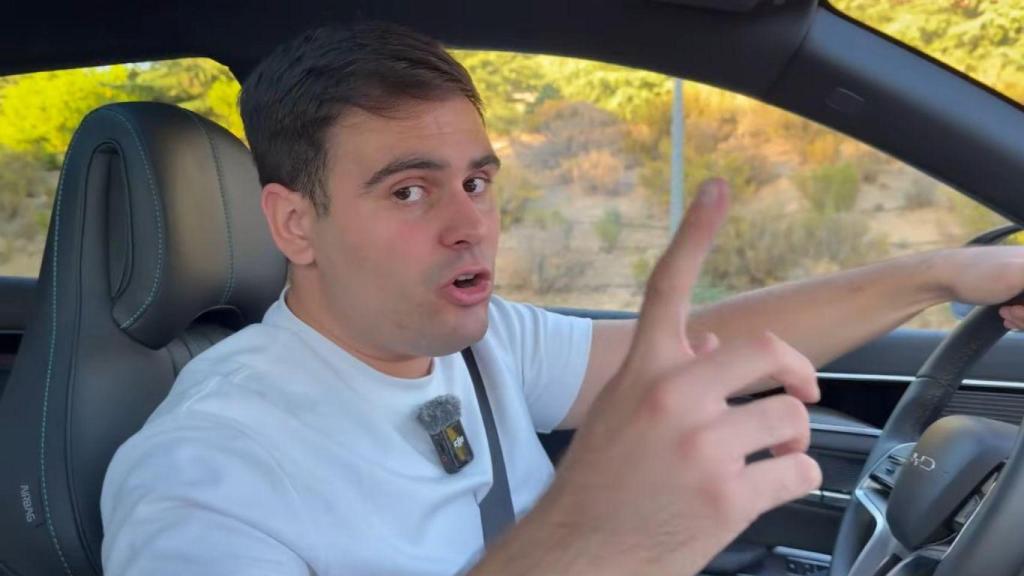 El joven conductor en un vídeo de su canal de YouTube.