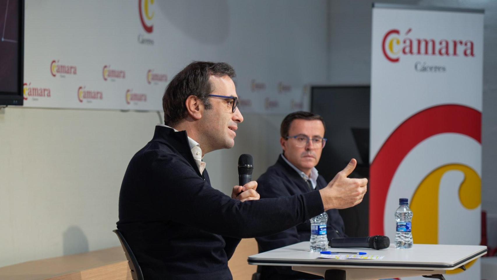 Cuerpo hace campaña con Gallardo mientras intenta lograr 31.000M de fondos UE sin sacar adelante las reformas