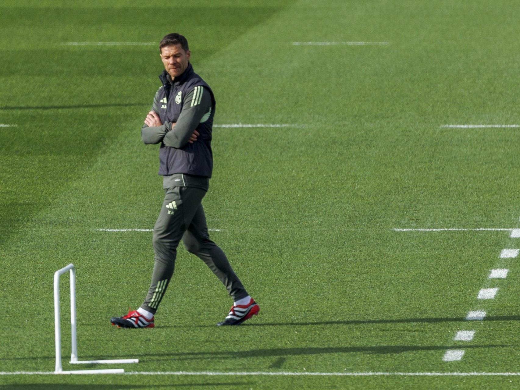 Xabi Alonso, en soledad en el campo de entrenamiento del Real Madrid